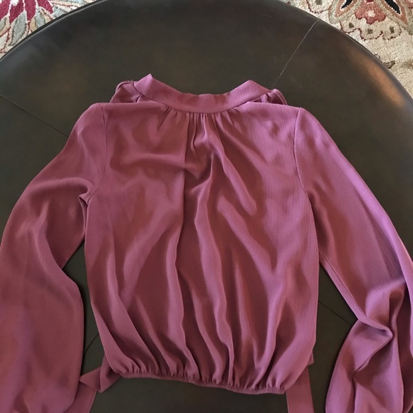 Burgundy blouse with open back. - Picture 4 of 4